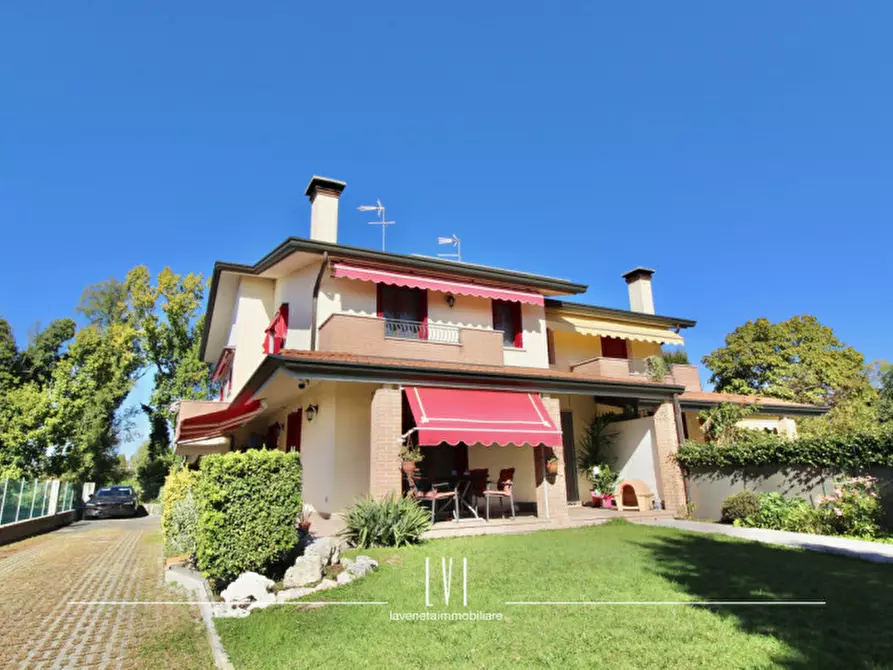 Immagine 35 di Casa bifamiliare in vendita  in via Isonzo 9 a San Donà Di Piave