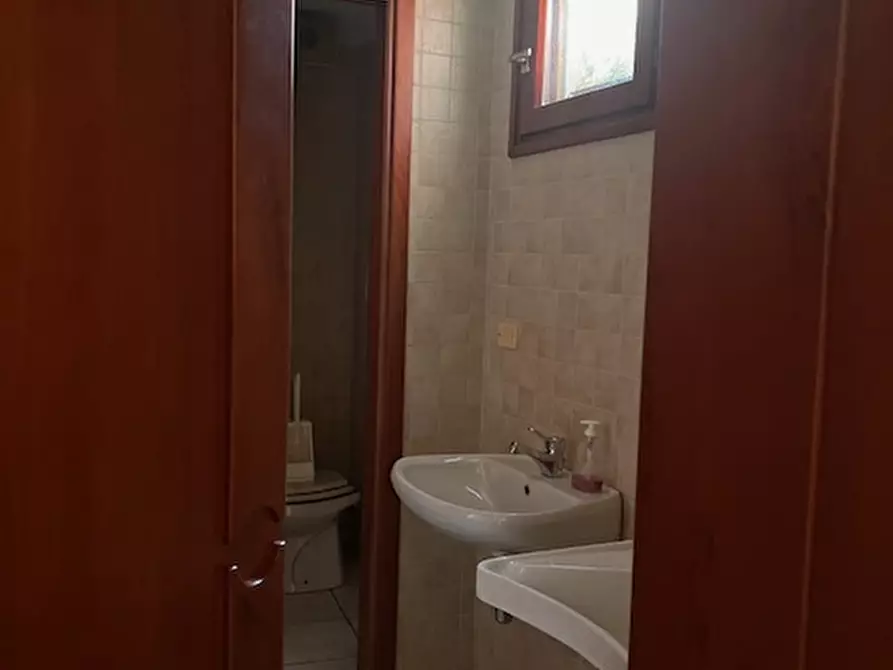 Immagine 11 di Negozio in affitto  a Quartu Sant'elena