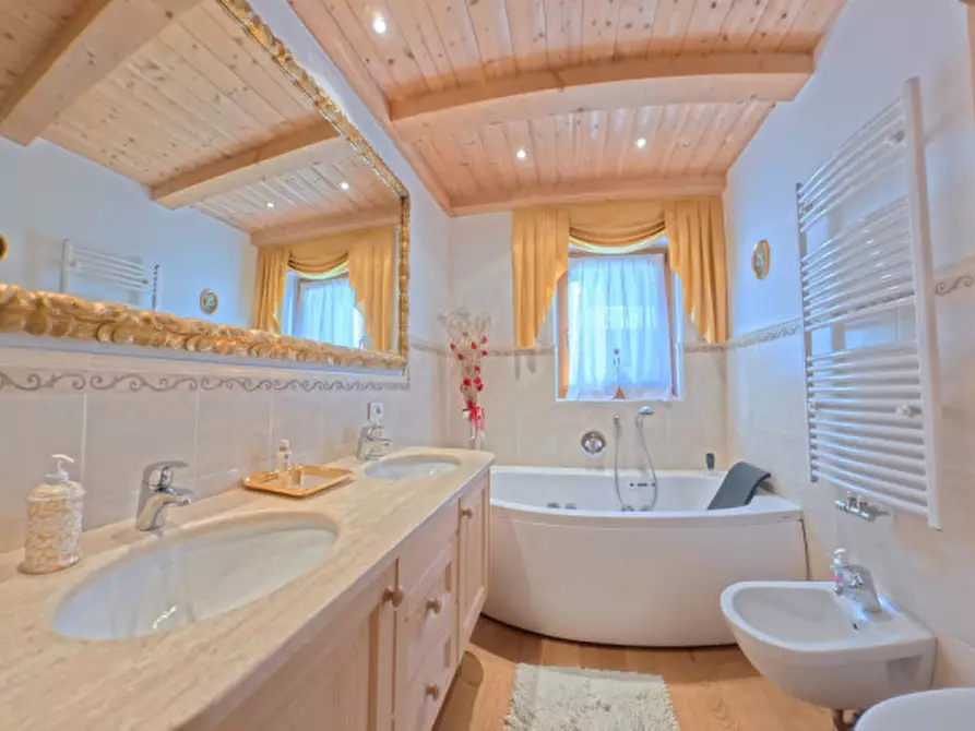 Immagine 5 di Appartamento in vendita  in via Gherdenia 41/A a Santa Cristina Valgardena .St Christina In G.