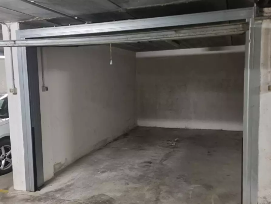 Immagine 1 di Garage in vendita  in Viale Verona a Vicenza