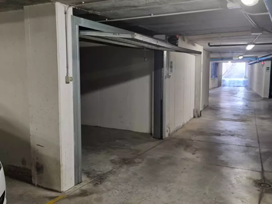 Immagine 2 di Garage in vendita  in Viale Verona a Vicenza