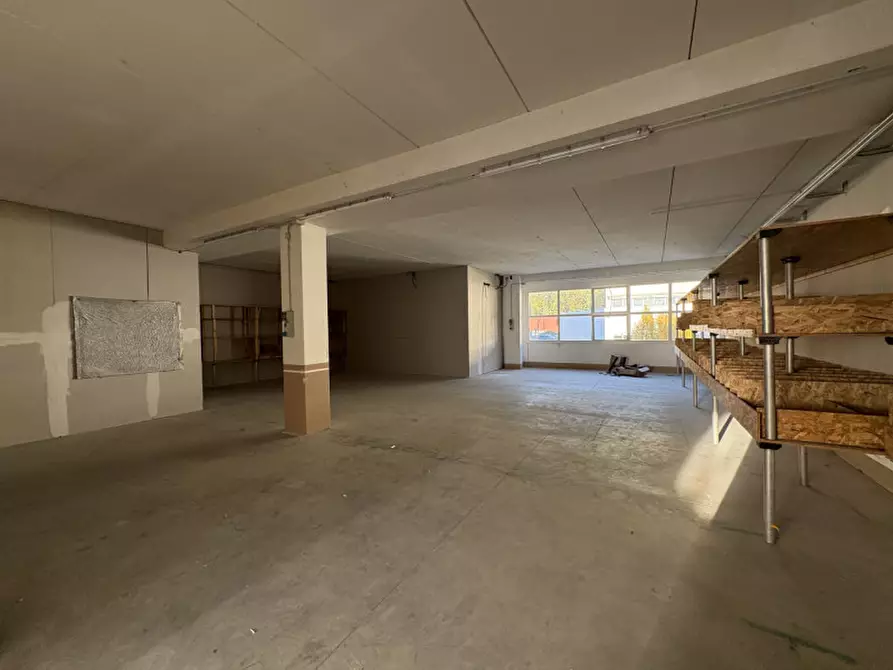 Immagine 1 di Capannone industriale in vendita  in localita le basse a Trento