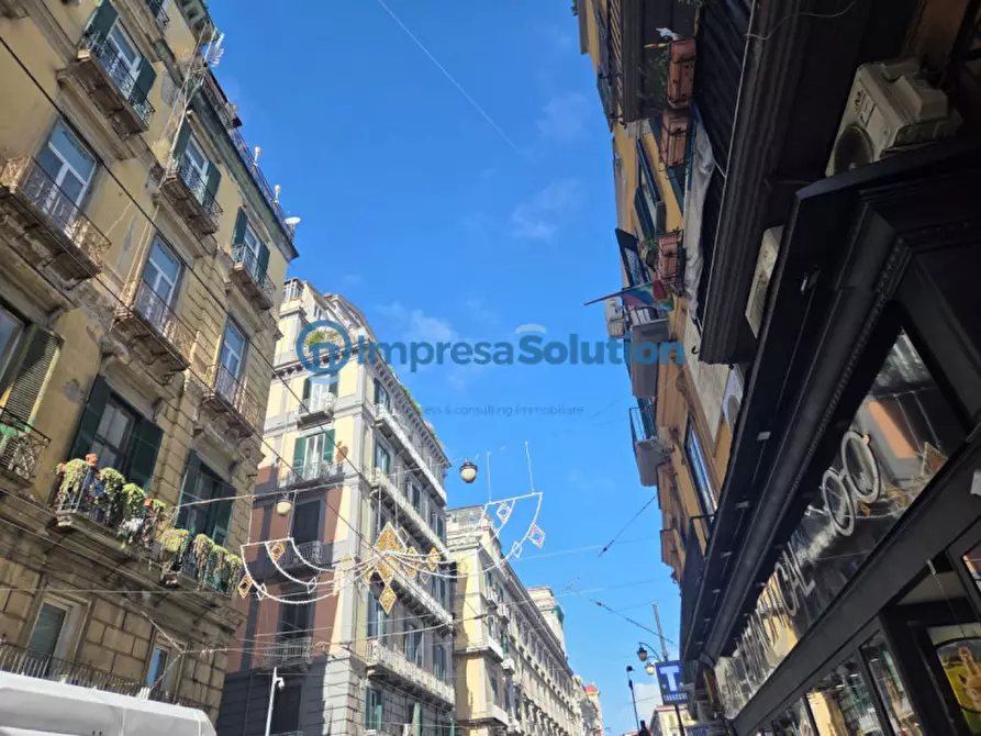 Immagine 1 di Magazzino in vendita  in Via Cisterna dell'Olio a Napoli