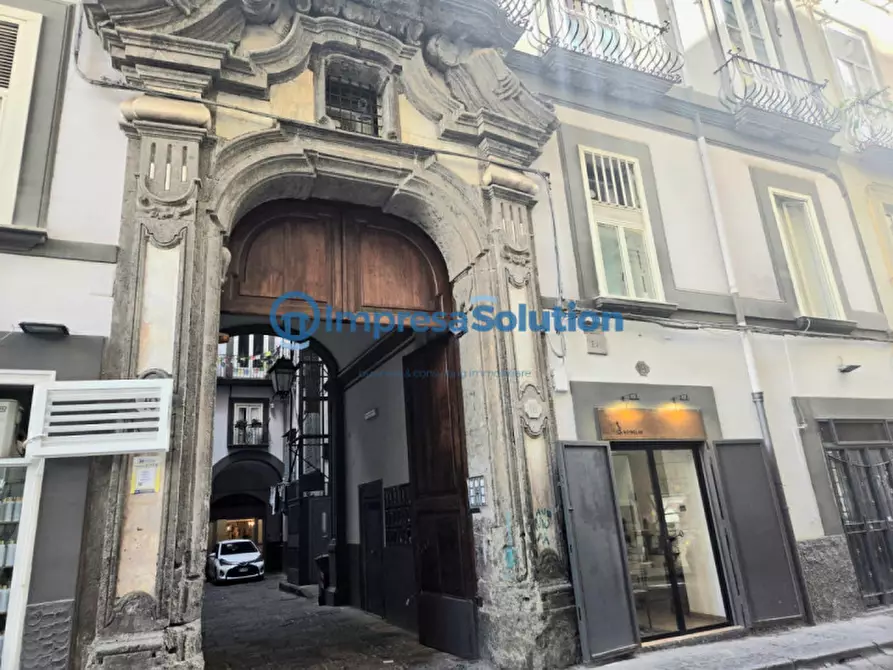 Immagine 8 di Magazzino in vendita  in Via Cisterna dell'Olio a Napoli