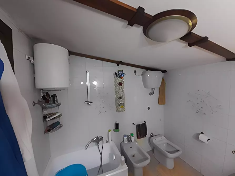 Immagine 6 di Appartamento in vendita  in Via Fratelli Bandiera - I traversa n. 8 a Teverola