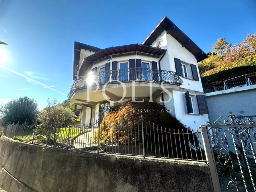 Immagine 1 di Villa in vendita  in via Gentrino a Cernobbio