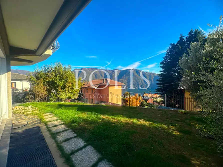 Immagine 4 di Villa in vendita  in via Gentrino a Cernobbio