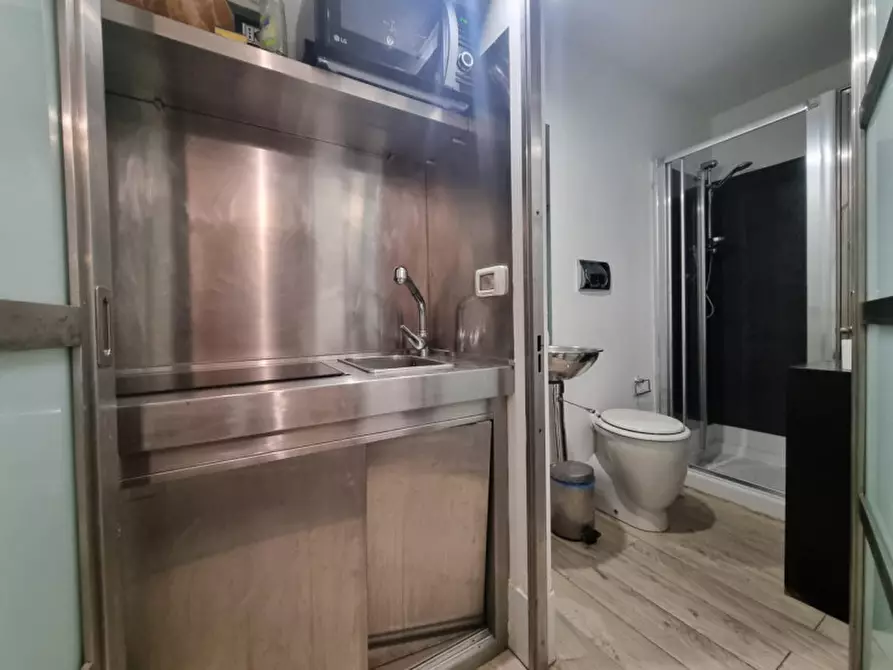 Immagine 17 di Appartamento in vendita  in VIA GUELFA a Firenze