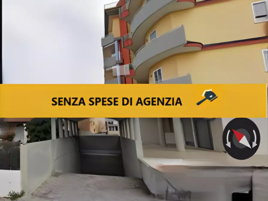 Immagine 1 di Garage in vendita  in Via Giovanni Amendola a Gioia Del Colle