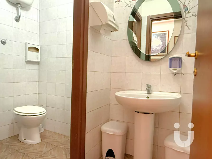 Immagine 8 di Negozio in vendita  in Via di Castel di Leva a Roma