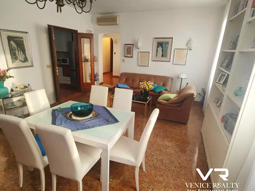 Immagine 1 di Appartamento in vendita  in campo widmann a Venezia