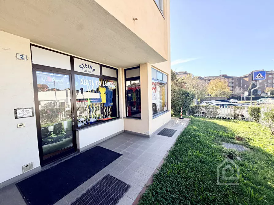 Immagine 1 di Negozio in vendita  in Via Alcide De Gasperi 2 a Chivasso