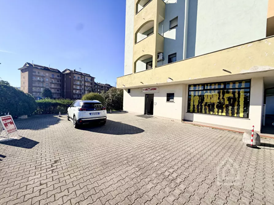 Immagine 4 di Negozio in vendita  in Via Alcide De Gasperi 2 a Chivasso