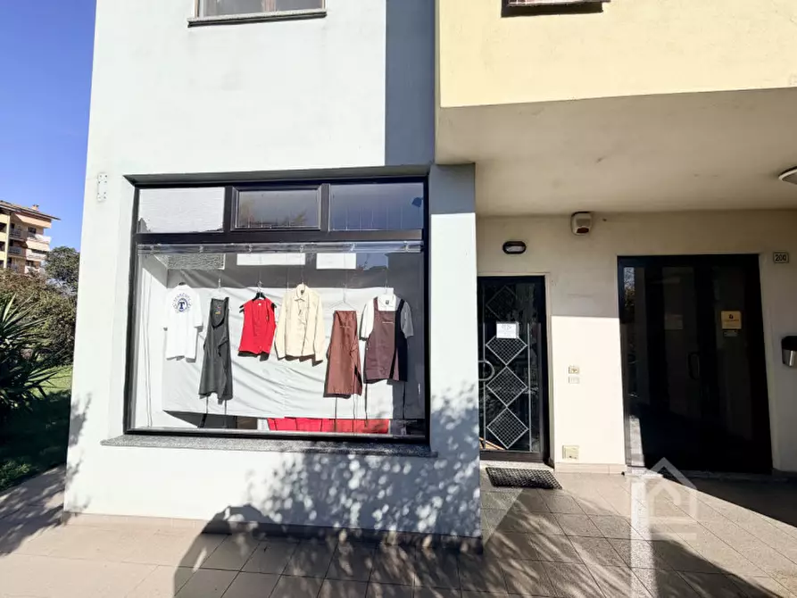 Immagine 4 di Negozio in vendita  in Via Alcide De Gasperi 2 a Chivasso