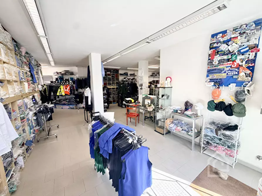 Immagine 24 di Negozio in vendita  in Via Alcide De Gasperi 2 a Chivasso