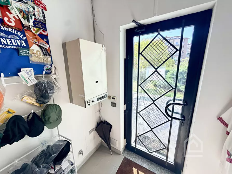 Immagine 32 di Negozio in vendita  in Via Alcide De Gasperi 2 a Chivasso