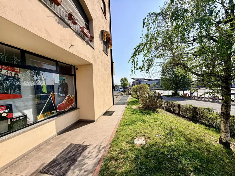 Immagine 42 di Negozio in vendita  in Via Alcide De Gasperi 2 a Chivasso