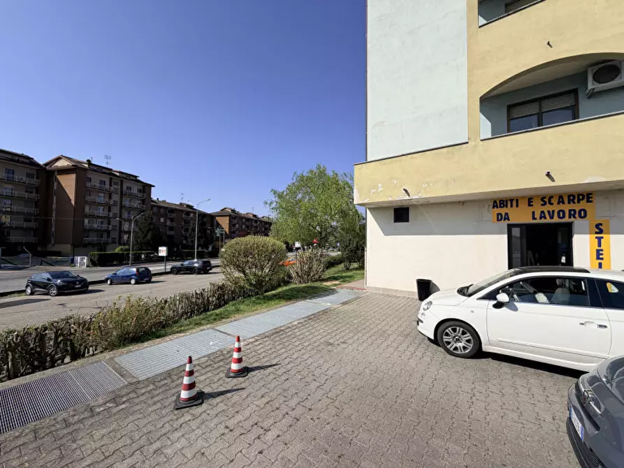 Immagine 43 di Negozio in vendita  in Via Alcide De Gasperi 2 a Chivasso