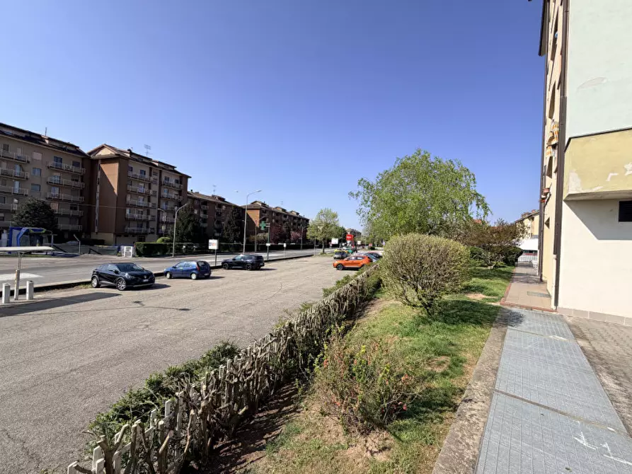 Immagine 44 di Negozio in vendita  in Via Alcide De Gasperi 2 a Chivasso