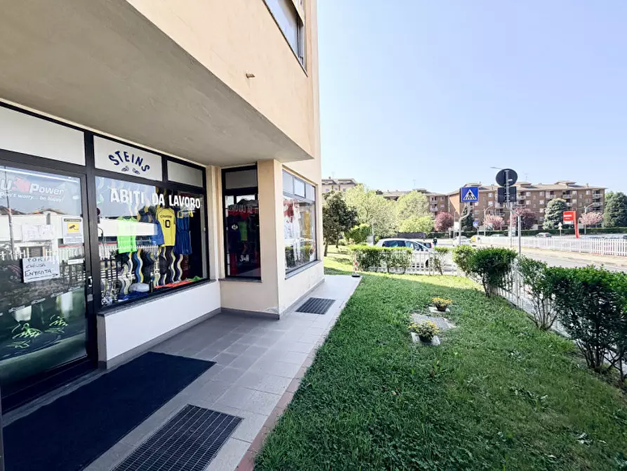 Immagine 46 di Negozio in vendita  in Via Alcide De Gasperi 2 a Chivasso