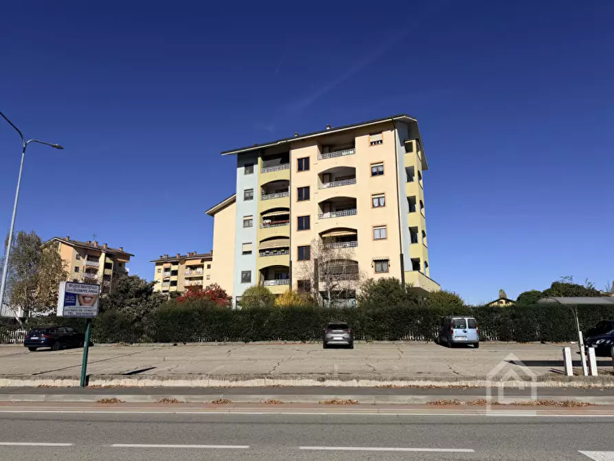 Immagine 46 di Negozio in vendita  in Via Alcide De Gasperi 2 a Chivasso