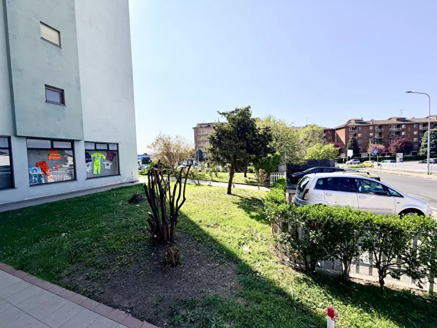 Immagine 47 di Negozio in vendita  in Via Alcide De Gasperi 2 a Chivasso