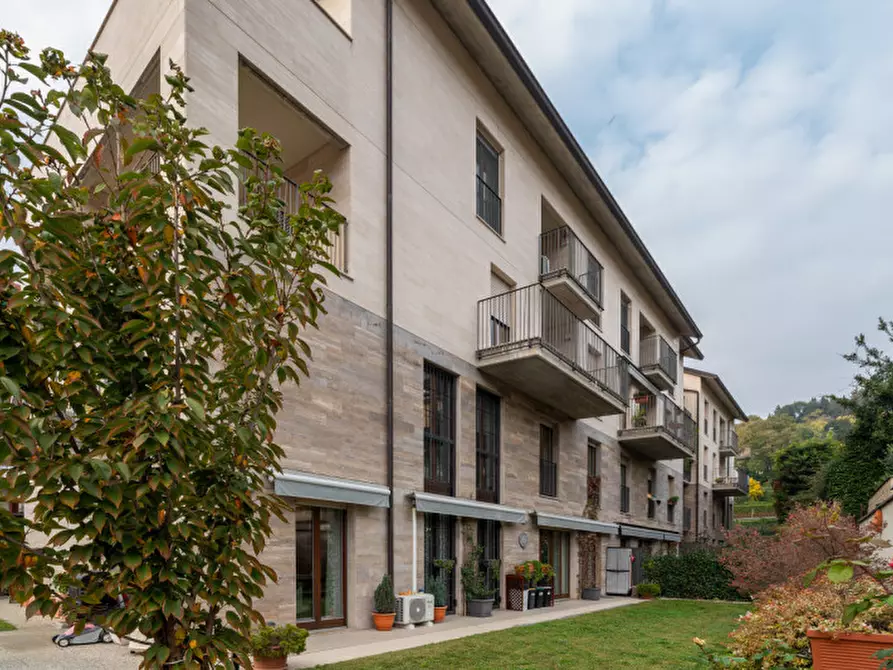 Immagine 1 di Appartamento in vendita  in strada di sassi 20 a Torino