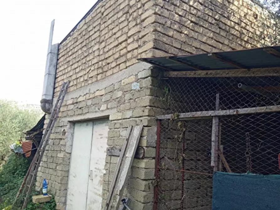 Immagine 2 di Rustico / casale in vendita  in Via Val Nerina a Mentana