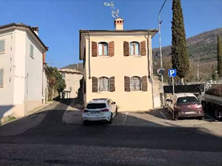 Immagine 1 di Appartamento in vendita  in Via Pesina Corrubio 73 a Caprino Veronese