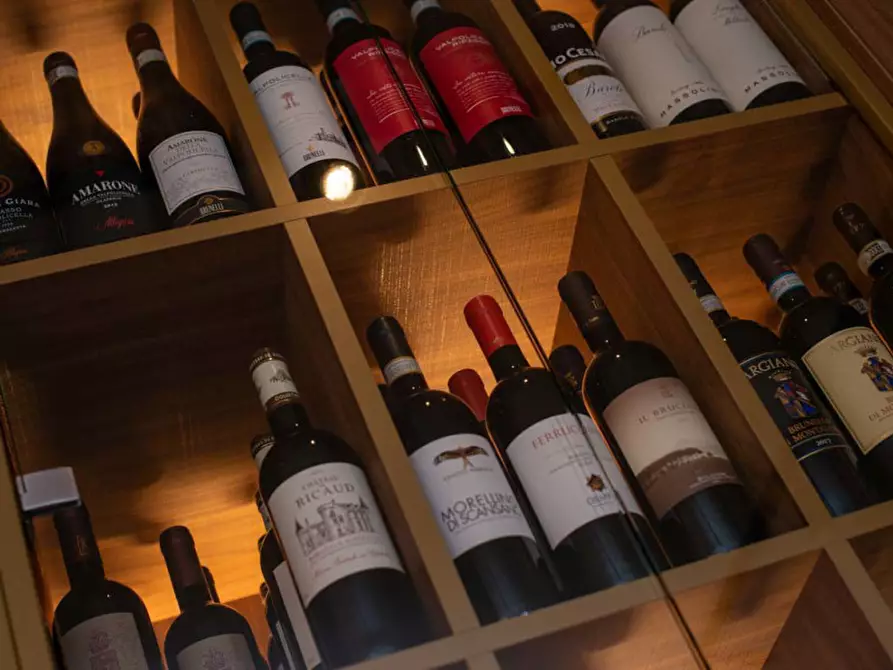 Immagine 2 di Attività commerciale in vendita  a Padova