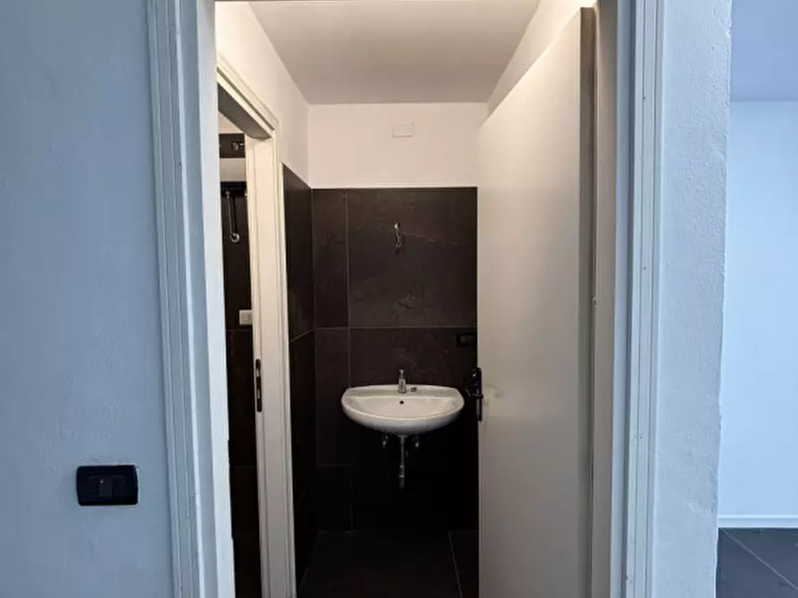 Immagine 26 di Ufficio in affitto  in Viale della Navigazione Interna a Padova