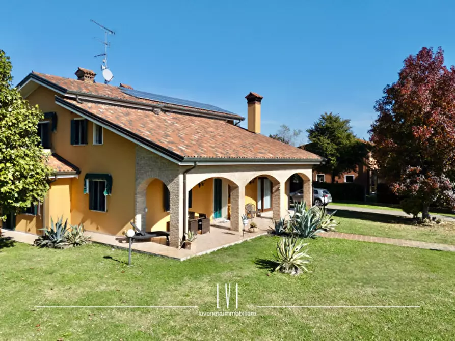 Immagine 1 di Villa in vendita  in Via Località Sant'Elena 33 a Torre Di Mosto