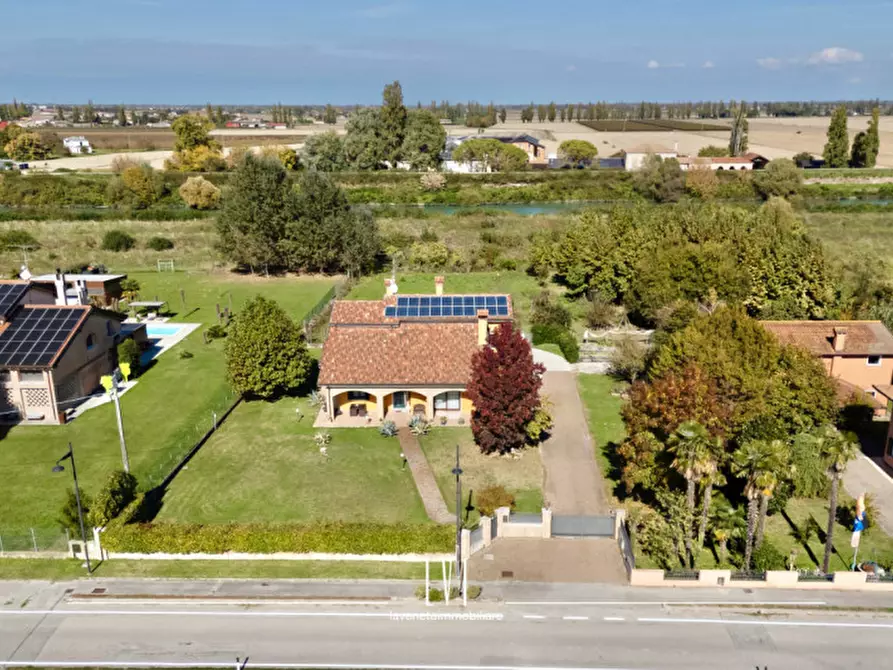 Immagine 2 di Villa in vendita  in Via Località Sant'Elena 33 a Torre Di Mosto