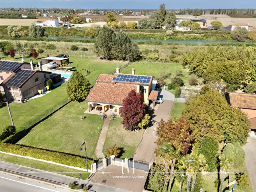 Immagine 8 di Villa in vendita  in Via Località Sant'Elena 33 a Torre Di Mosto