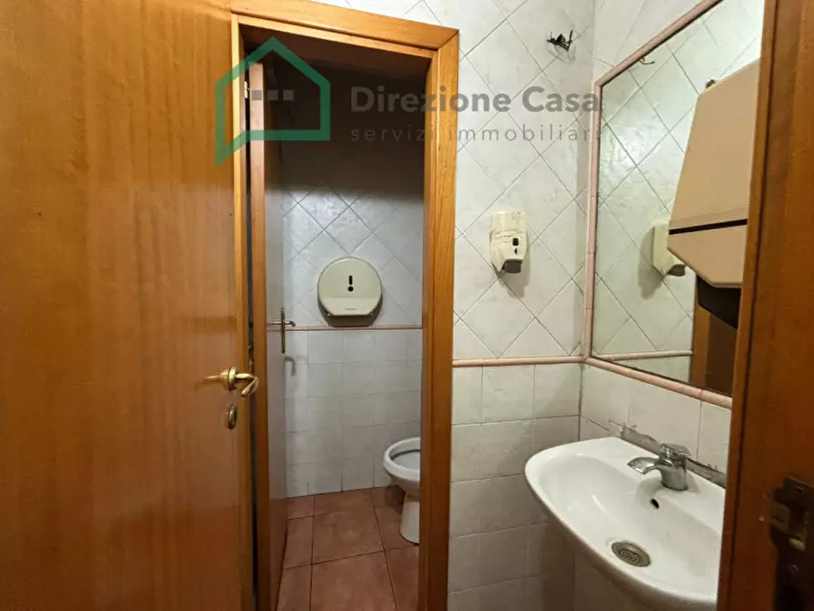 Immagine 22 di Attività commerciale in vendita  in corso garibaldi, 79 a Napoli