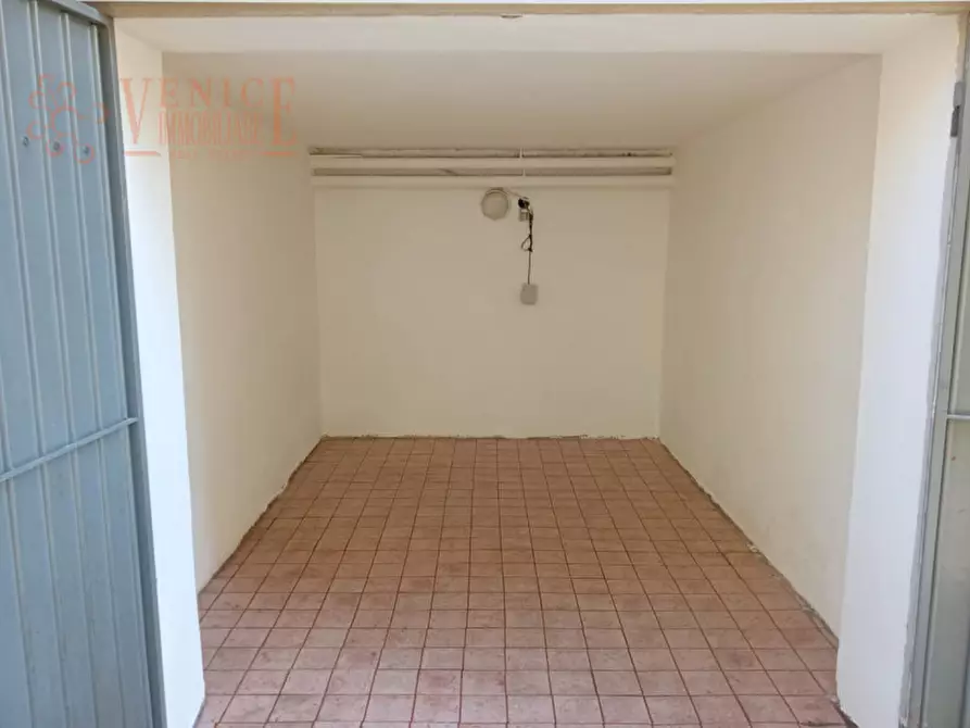 Immagine 4 di Garage in vendita  a Venezia
