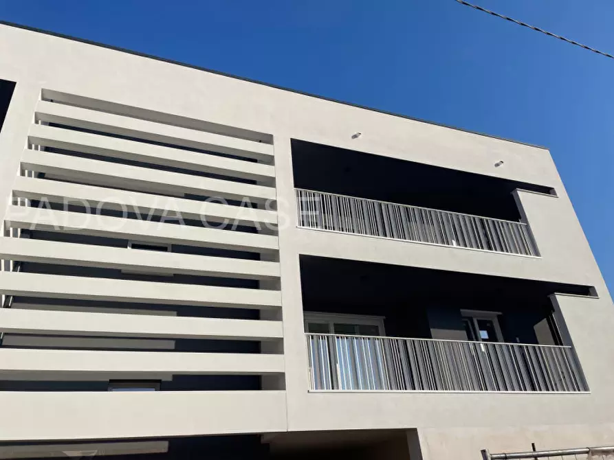 Immagine 10 di Appartamento in vendita  in via comino a Padova