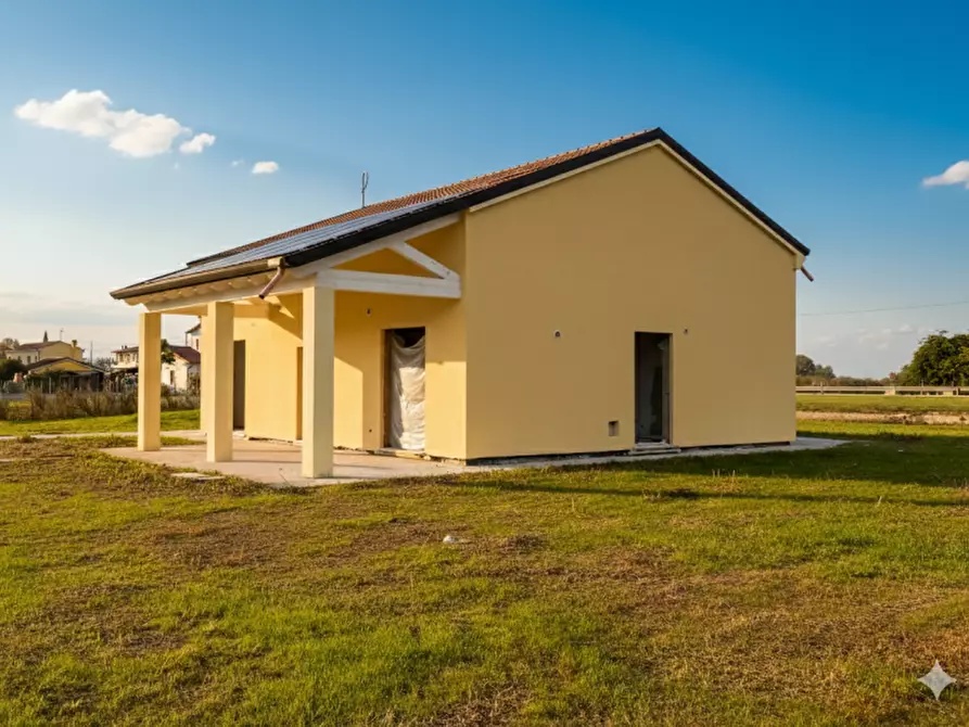 Immagine 2 di Villa in vendita  in Via Ramodipalo Centro snc a Lendinara