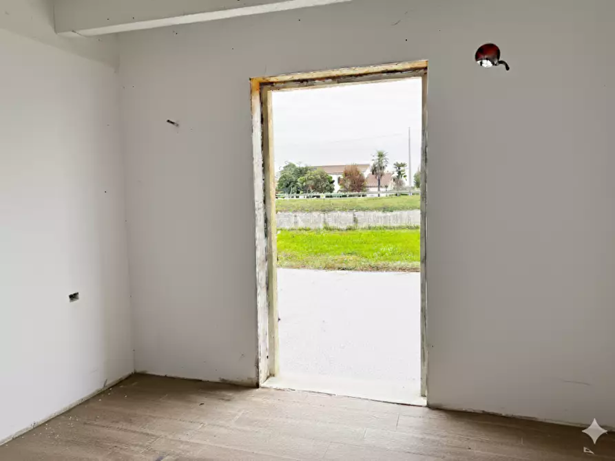 Immagine 4 di Villa in vendita  in Via Ramodipalo Centro snc a Lendinara