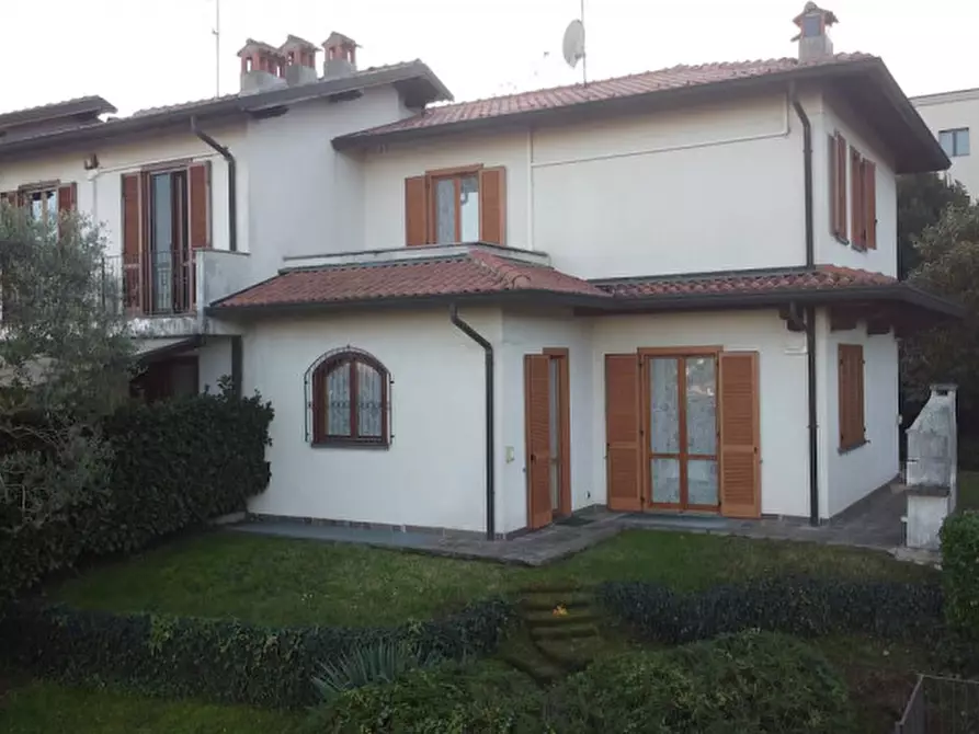 Immagine 1 di Villa in vendita  in Via Pessina 31 a Biassono