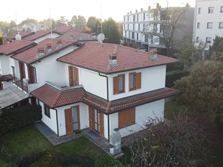 Immagine 3 di Villa in vendita  in Via Pessina 31 a Biassono