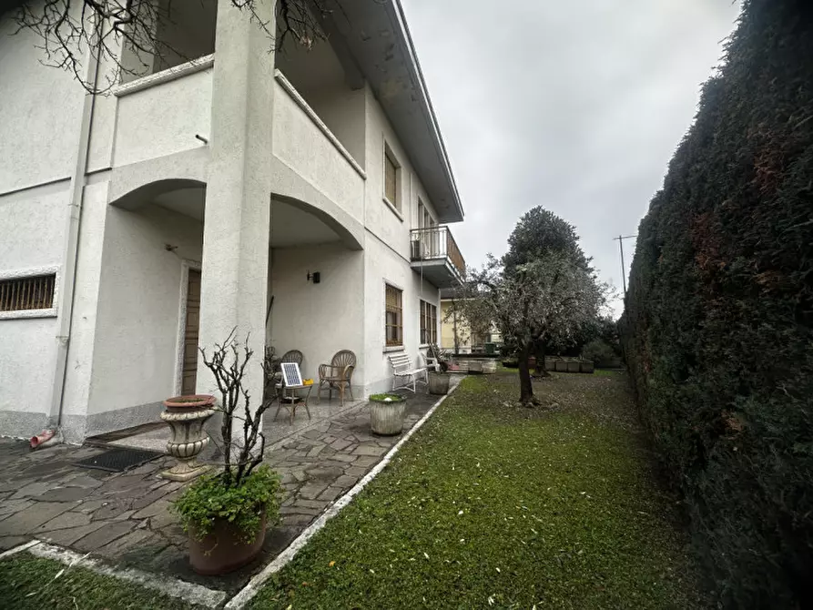 Immagine 2 di Casa indipendente in vendita  in Via Ospedale a Villafranca Di Verona