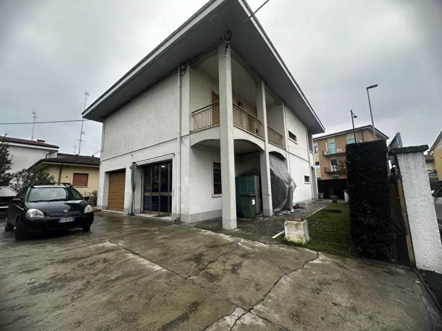 Immagine 15 di Casa indipendente in vendita  in Via Ospedale a Villafranca Di Verona
