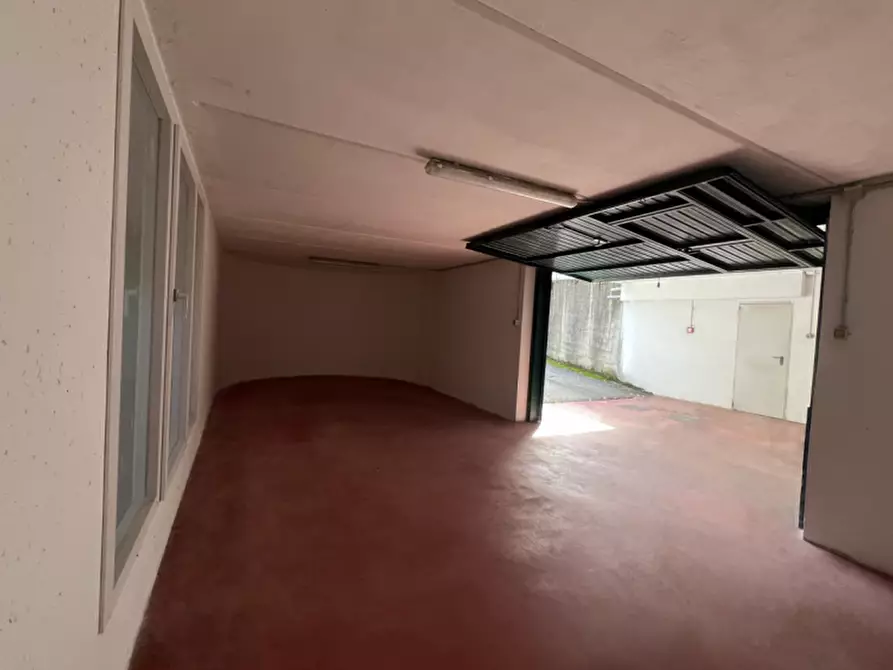 Immagine 1 di Magazzino in vendita  a Schio
