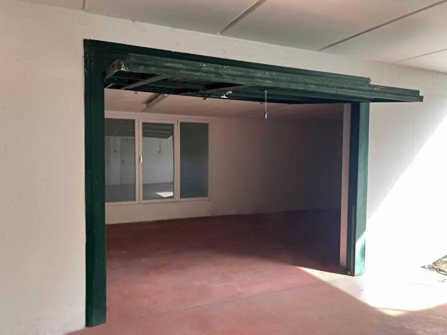 Immagine 4 di Magazzino in vendita  a Schio