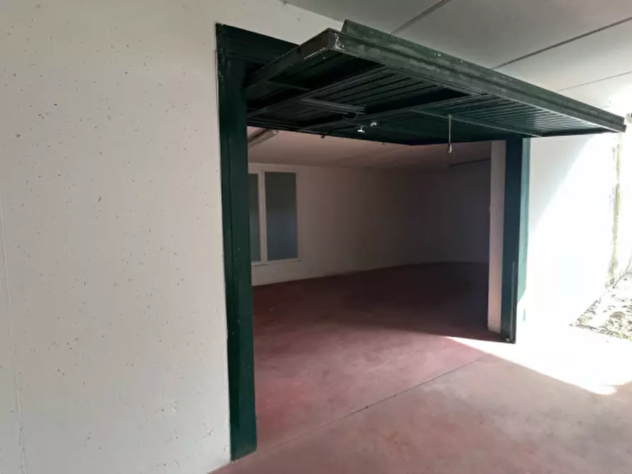 Immagine 5 di Magazzino in vendita  a Schio