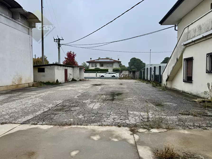 Immagine 2 di Laboratorio in affitto  in Via dell'Industria a Mussolente