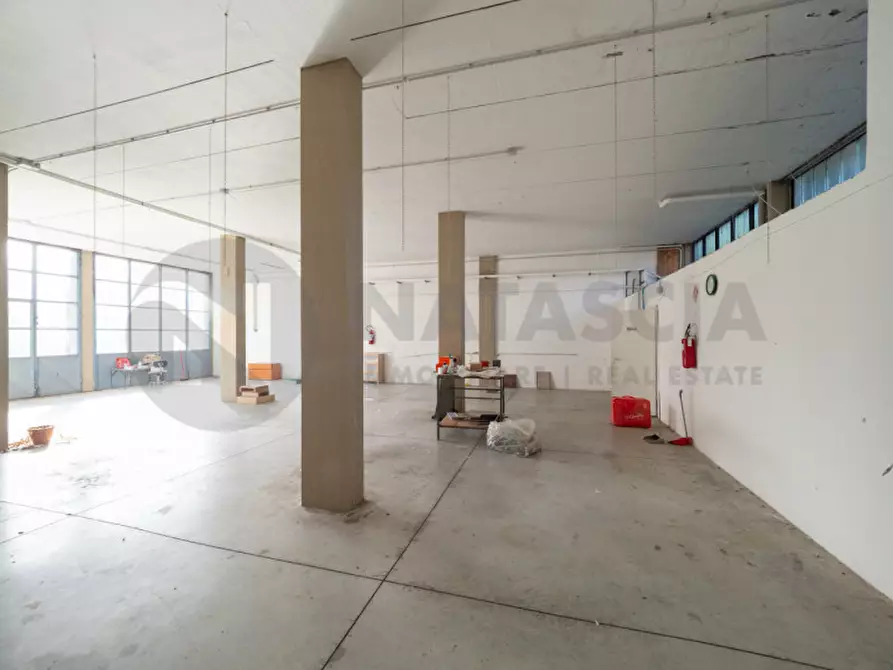 Immagine 12 di Laboratorio in vendita  a Rufina