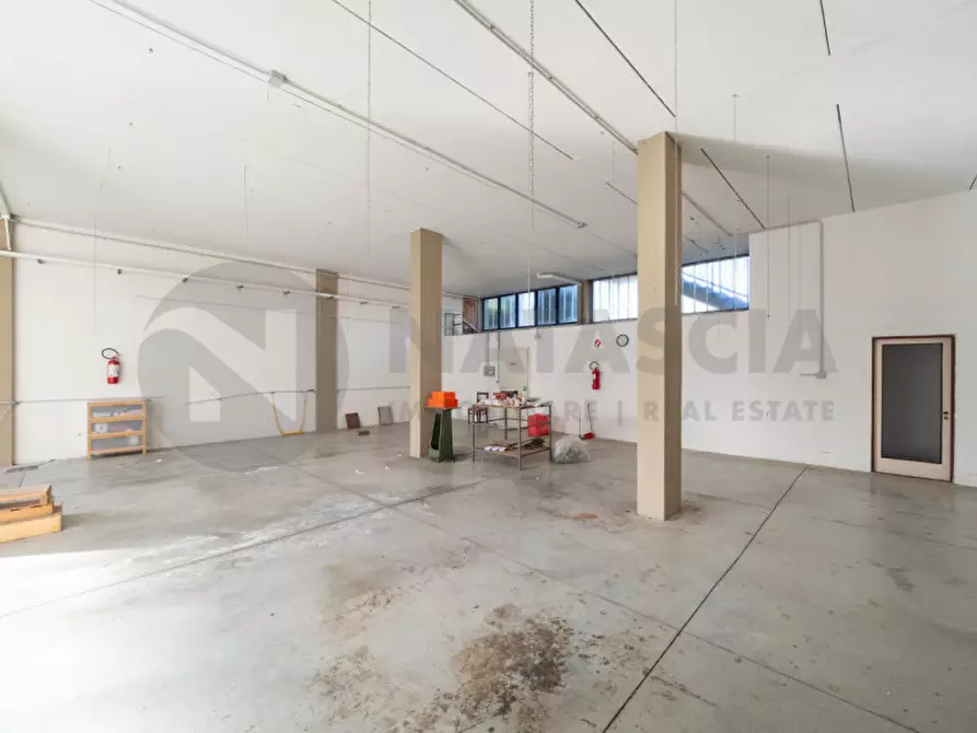 Immagine 13 di Laboratorio in vendita  a Rufina