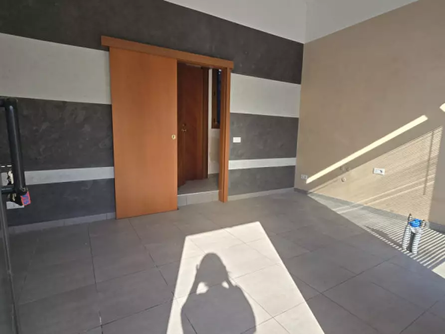 Immagine 2 di Negozio in affitto  a Polesella